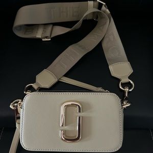 Marc Jacob’s Snapshot Bag in Khaki